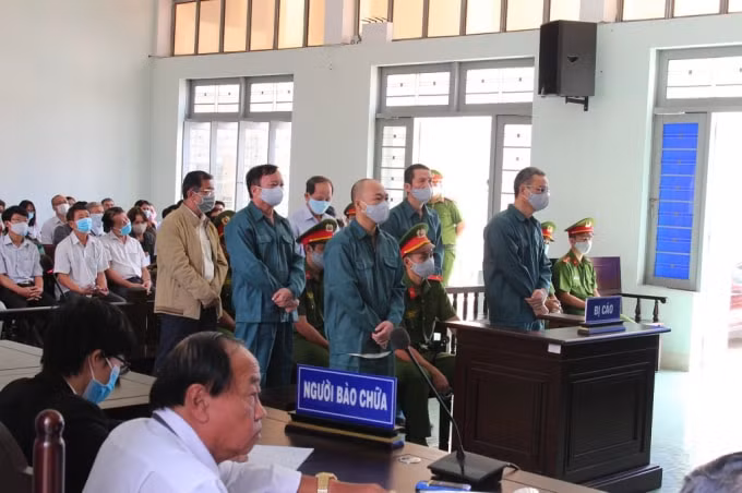Các bị cáo tại phiên tòa.