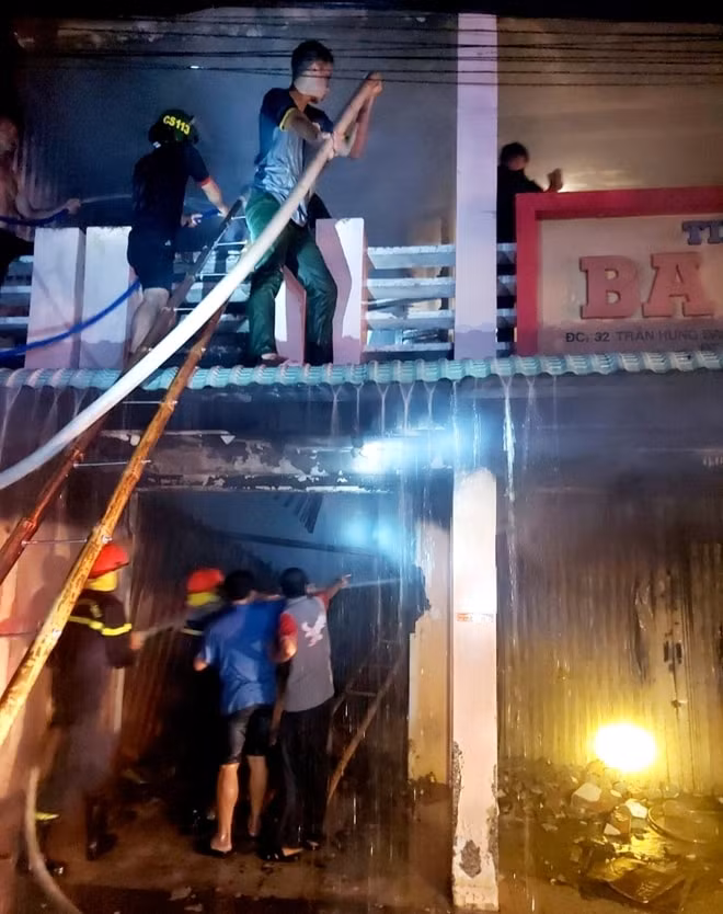 Lực lượng chức năng kịp thời có mặt tại hiện trường. Ảnh: TL.