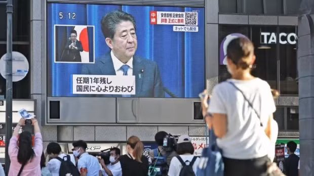 9Screenshot_2020-08-29 In pictures Looking back on Abe's tenure, from Hiroshima to Mario