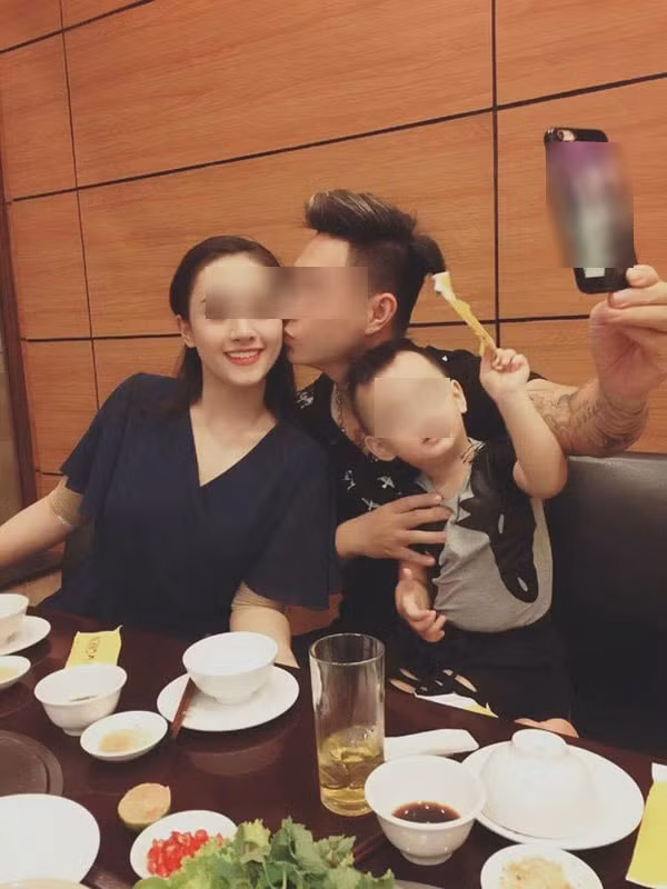 Hình ảnh lúc nào cũng bày tỏ tình cảm cho vợ của Sơn Hoàng.