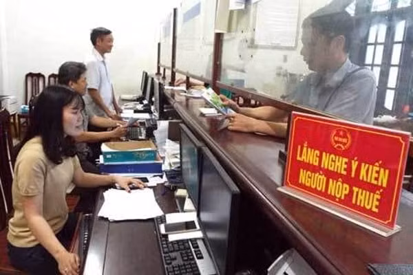 Các bộ, ngành, địa phương tiếp tục nghiên cứu, xem xét thực hiện chính sách, giải pháp hỗ trợ các thành phần kinh tế, người lao động nhằm giảm thiểu tác động của đại dịch COVID-19