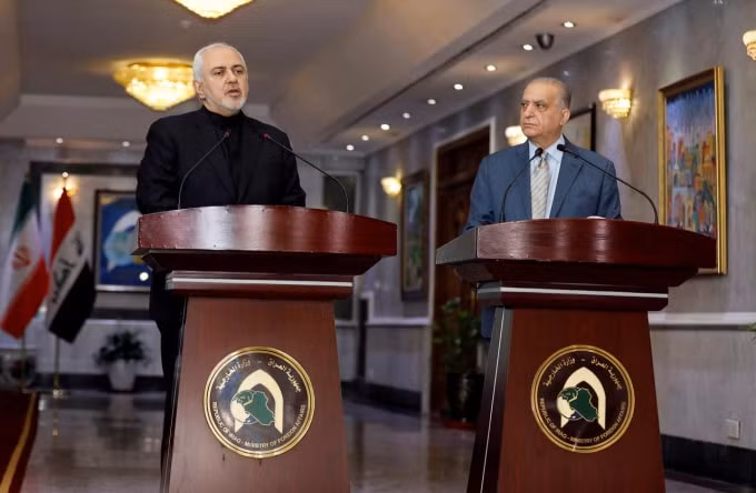 Ngoại trưởng Iran Javad Zarif và Ngoại trưởng Iraq Mohammed al-Hakim. Ảnh: Reuters