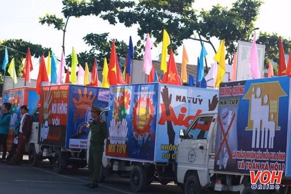 TP. Hồ Chí Minh tổ chức ra quân hưởng ứng Tháng hành động phòng chống ma túy. Ảnh: VOH