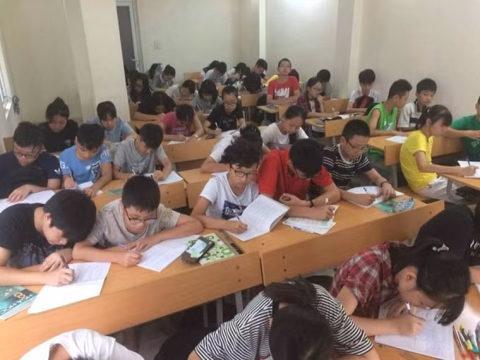 Tại một trung tâm luyện thi tại quận Đống Đa (Hà Nội). Ảnh: Lương Minh