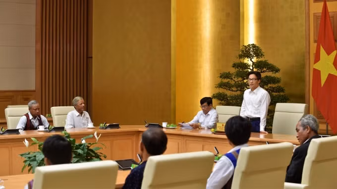 Phó Thủ tướng Vũ Đức Đam đánh giá cao vai trò của những người có uy tín trong đồng bào dân tộc thiểu số tỉnh Quảng Nam. Ảnh: VGP