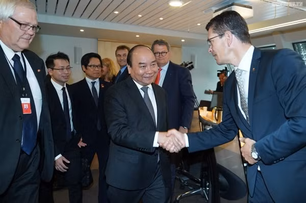 Thủ tướng Nguyễn Xuân Phúc gặp gỡ các tập đoàn, doanh nghiệp lớn của Na Uy. Ảnh VGP