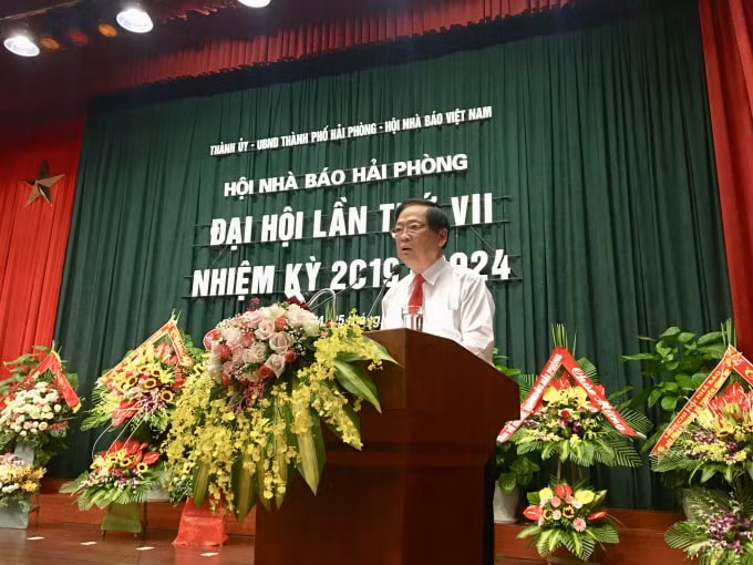 Đồng chí Mai Đức Lộc, Phó Chủ tịch Hội Nhà báo Việt Nam phát biểu tại Đại hội. Ảnh: Hoàng Huy
