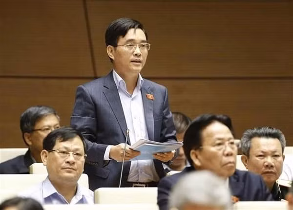Đại biểu Hoàng Quang Hàm cho rằng giao Quốc hội quyết định danh mục, mức vốn cho từng dự án là hoàn toàn khả thi. Ảnh: TL