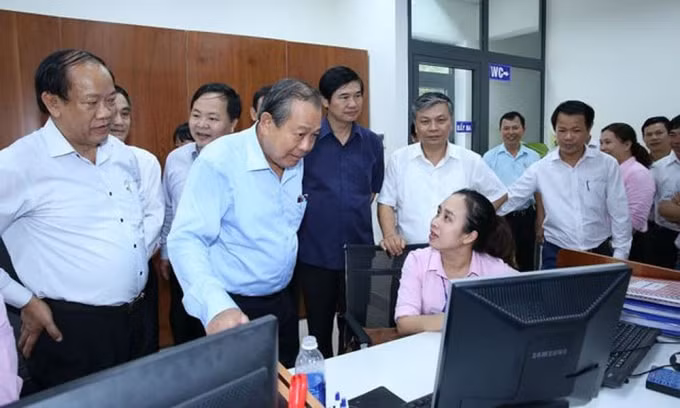 Phó Thủ tướng Thường trực Trương Hòa Bình thăm Trung tâm Hành chính công TP. Tam Kỳ. Ảnh: VGP