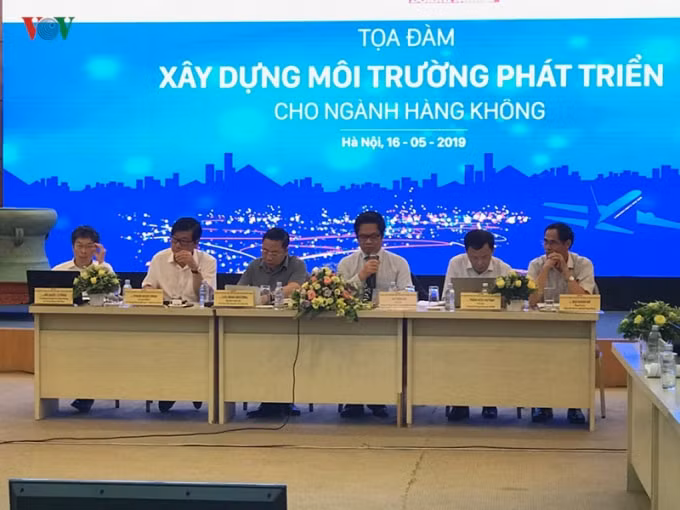 Toạ đàm “Xây dựng môi trường phát triển cho ngành hàng không” thu hút đông đảo sự tham gia của các cơ quan quản lý, chuyên gia, doanh nghiệp và các cơ sở đào tạo hàng không... Nguồn: Báo điện tử VOV