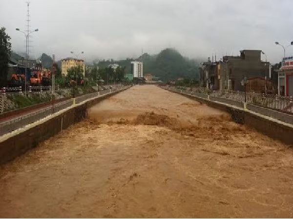 Lũ về trên sông Nậm La (Sơn La). (Ảnh TL)