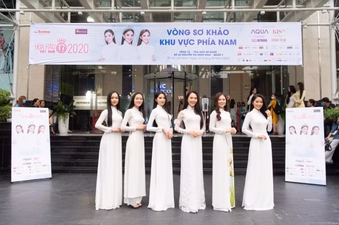 Thí sinh thi Hoa hậu vòng sơ khảo phía Nam.