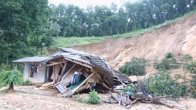 Nhiều ngôi nhà bị đổ sập.