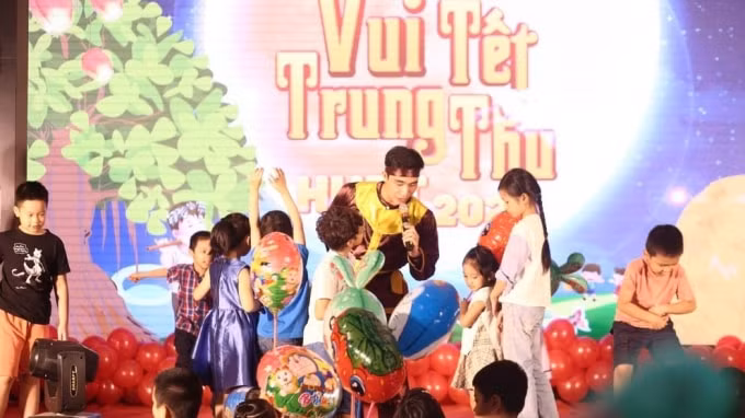 “Vui tết Trung thu” cùng Trường Đại học Kinh doanh và Công nghệ Hà Nội.