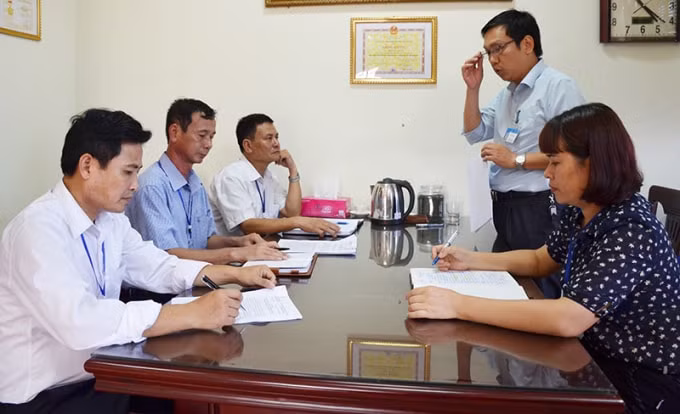 Đảng ủy phường Phương Đông, TP Uông Bí bàn giải pháp nâng cao chất lượng đội ngũ cán bộ, công chức.