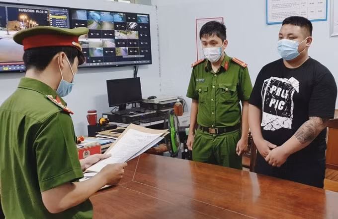 Nguyễn Tiến Dũng tại cơ quan điều tra (Ảnh vietnamnet.vn)