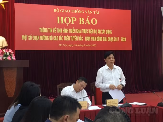 Thứ trưởng Bộ GTVT Nguyễn Ngọc Đông chủ trì buổi họp báo về Tình hình triển khai một số đoạn thuộc cao tốc Bắc - Nam phía Đông giai đoạn 2017-2020