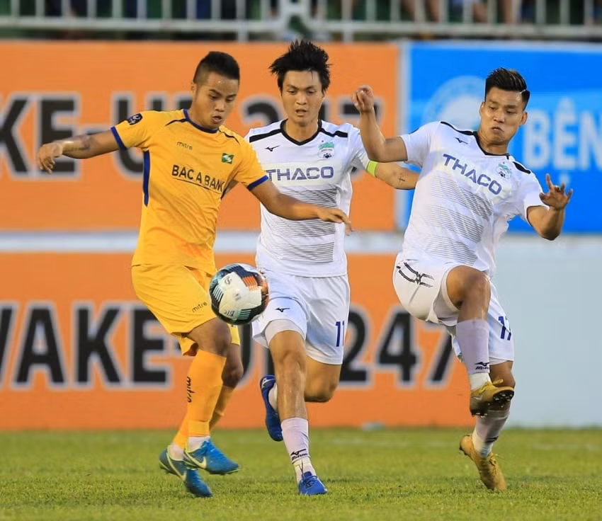 CLB HAGL để thua 0-2 trước SLNA và nối dài dớp không thắng trên sân Vinh lên thành 10 năm. Ảnh: internet.