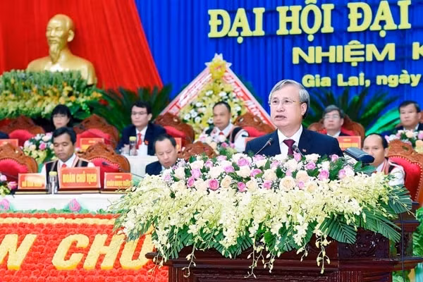 Đồng chí Trần Quốc Vượng, Ủy viên Bộ Chính trị, Thường trực Ban Bí thư Trung ương Đảng phát biểu chỉ đạo Đại hội