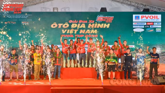 Quang cảnh lễ bế mạc Giải Đua xe Ô tô Địa hình Việt Nam - PVOIL VOC 2020