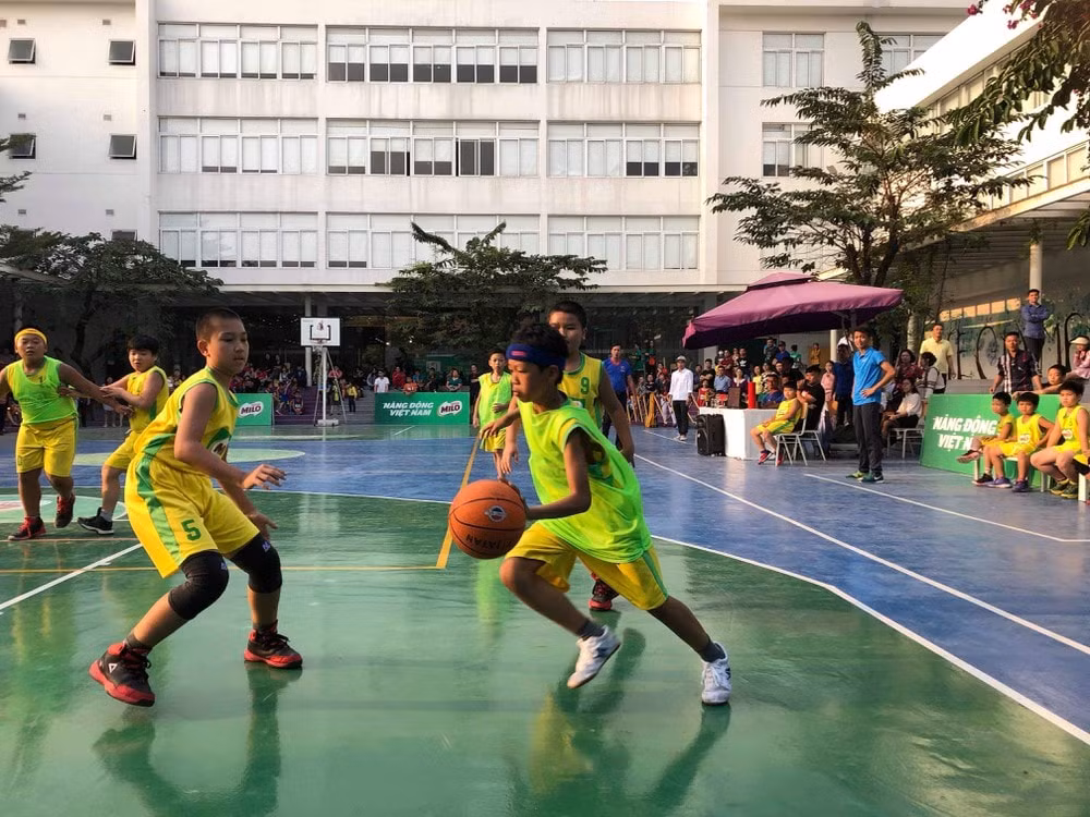 Qua 13 kỳ tổ chức, Giải Bóng rổ học sinh tiểu học Hà Nội đã góp phần phát triển công tác giáo dục thể chất trong trường học
