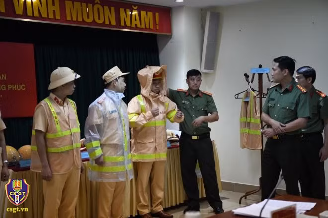 Trang phục của lực lượng CSGT sẽ cải tiến để phù hợp với tình hình thực tiễn, địa hình và thời tiết các vùng miền. Ảnh: Cục CSGT