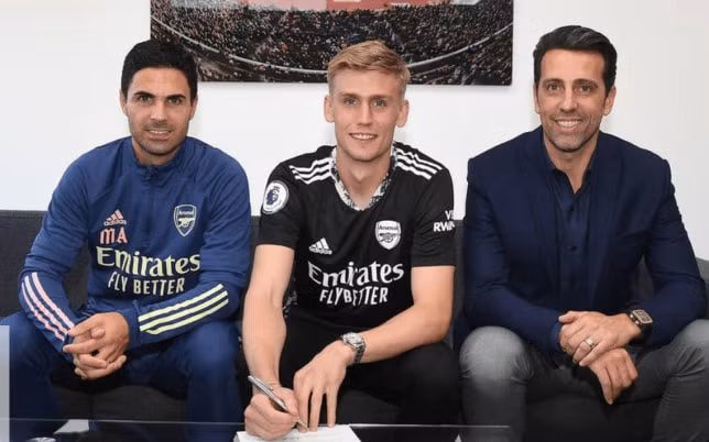 HLV Mikel Arteta nhận xét gì về tân binh Alex Runarsson. Ảnh: internet.