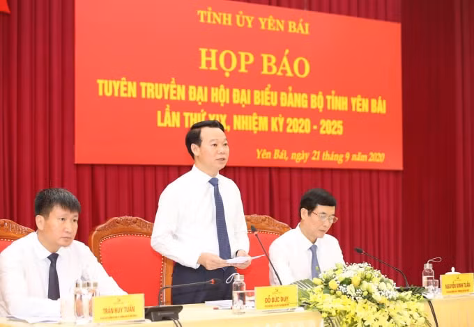 Phó Bí thư Tỉnh ủy, Chủ tịch UBND tỉnh Yên Bái Đỗ Đức Duy phát biểu tại buổi họp báo.