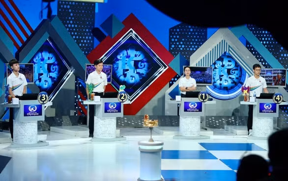 4 nhà leo núi