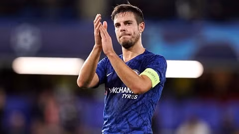 Cầu thủ trẻ Azpilicueta vẫn đeo băng đội trưởng Chelsea mùa tới. Ảnh: internet.