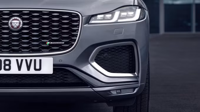 Jag_F-PACE_21MY_Location_Static_04_Detail_150920