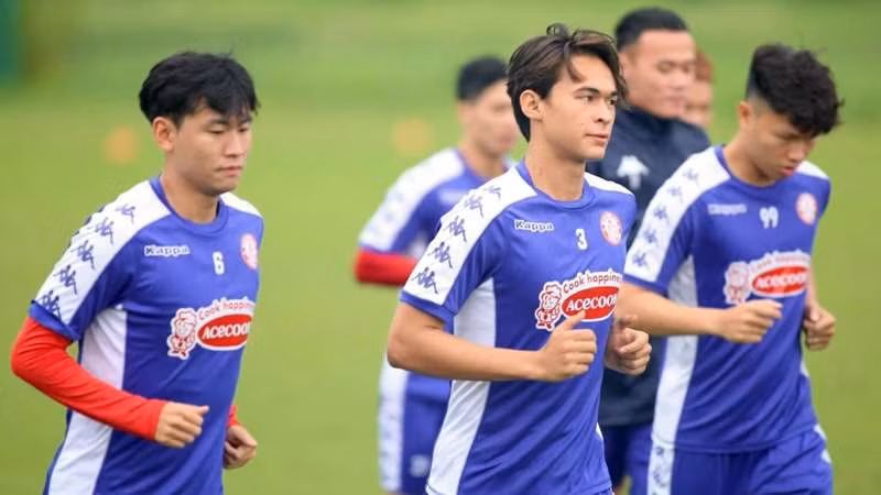 HLV Chung Hae Seong đã xác nhận việc không điền tên sao trẻ Tiêu Exal khỏi danh sách dự phần 2 của V.League 2020. Ảnh: internet.