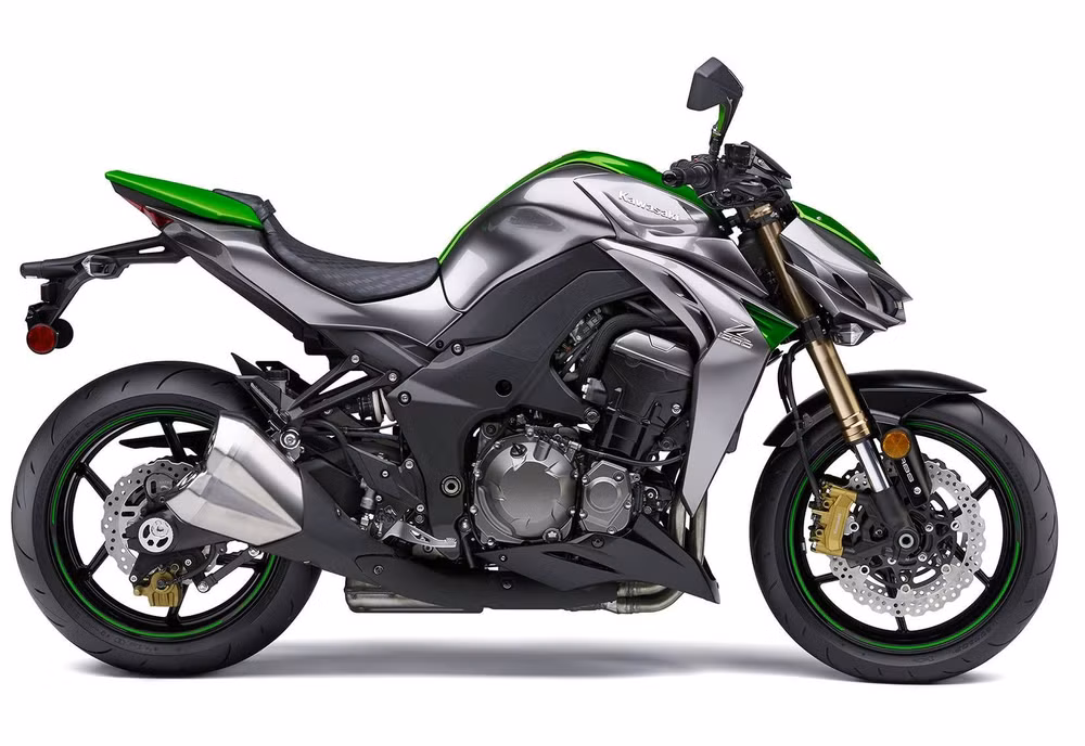 Mẫu Yamax Z400 có thiết kế y hệt Kawasaki Z1000. Ảnh: internet.