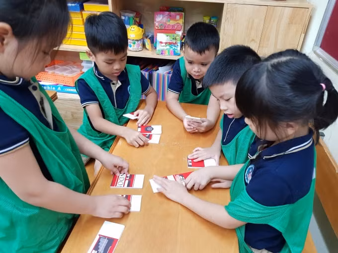 Hiện nay dạy học được áp dụng nhiều phương pháp tích cực nên các em lớp 1 sẽ có nhiều cơ hội thực hành hơn (ảnh minh họa - nguồn internet).