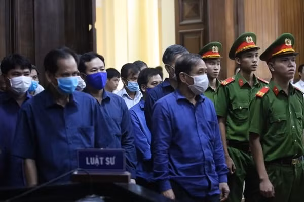 Các bị cáo nghe tòa tuyên án, sáng 29/9