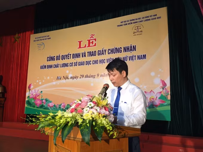 PGS.TS. Trần Quang Tiến- Giám đốc Học viện Phụ nữ Việt Nam phát biểu tại buổi lễ