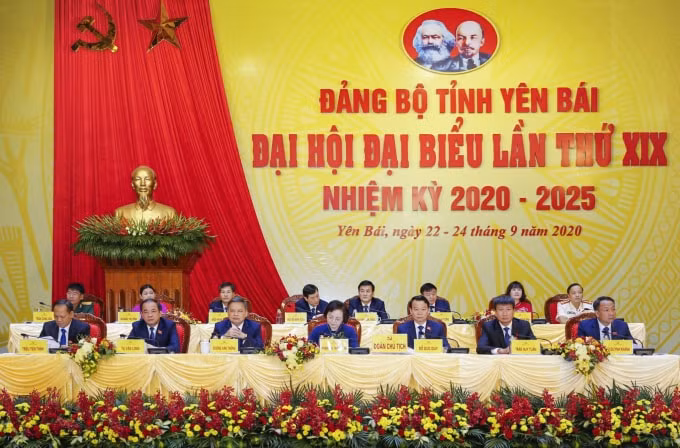 Đoàn Chủ tịch Đại hội đại biểu Đảng bộ tỉnh Yên Bái lần thứ XIX họp phiên trù bị chiều ngày 22/9.