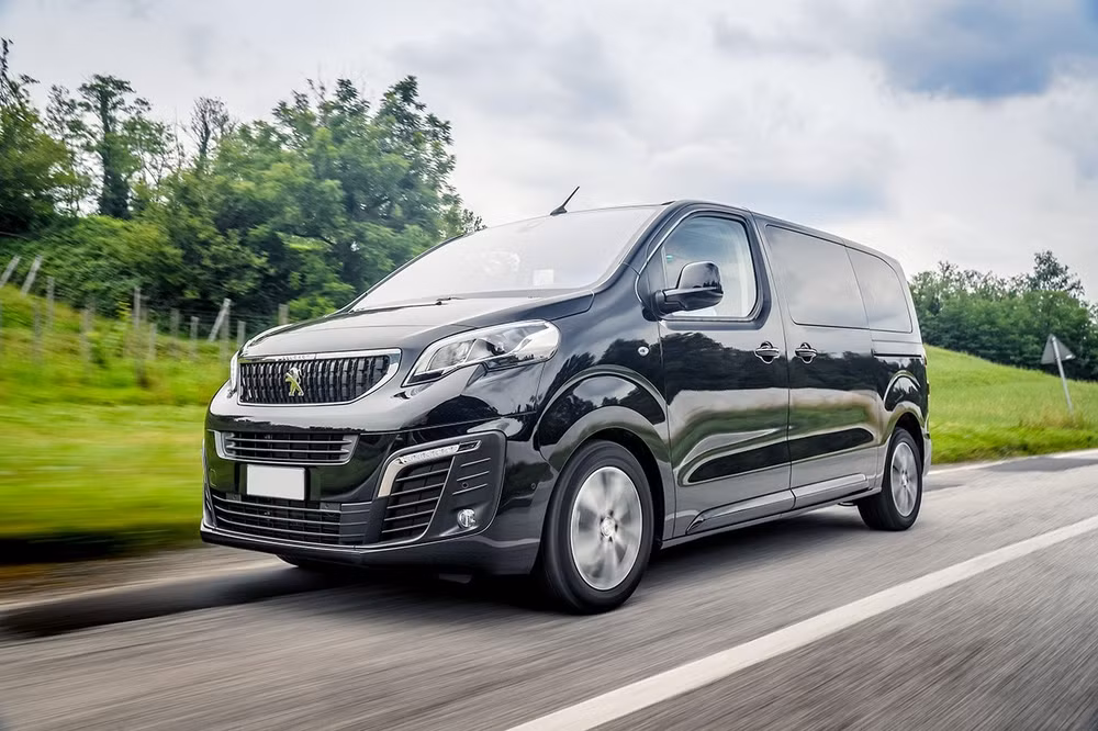 Mẫu xe Peugeot Traveller sẽ được trình làng vào ngày 5/5.