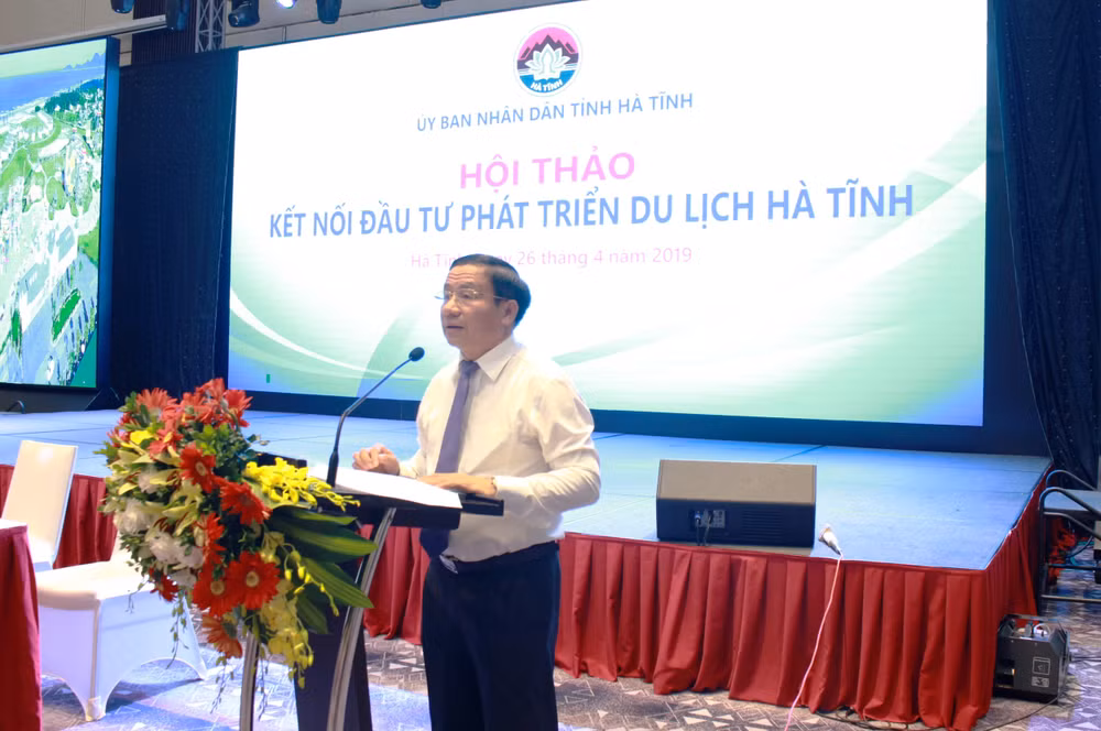 Bí thư Tỉnh ủy Hà Tĩnh Lê Đình Sơn phát biểu chào mừng hội thảo. Ảnh PV
