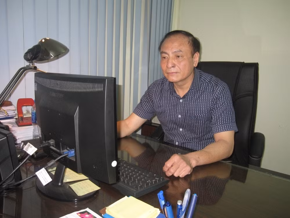 Hiệu trưởng Doãn Quốc Hưng.