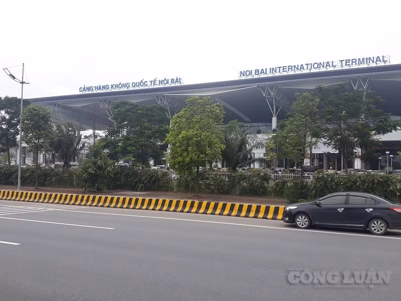 Từ 2020, xe ra vào sân bay đón trả khách trong thời gian ngắn sẽ không bị thu phí. Ảnh: Hoàng Thao.