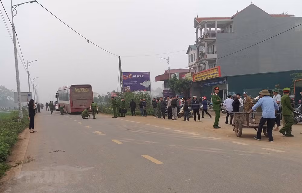 Vụ tai nạn đặc biệt nghiêm trọng tại Vĩnh Phúc khi xe khách đâm vào đoàn người khiến nhiều người tử vong đã gây bức xúc dư luận. Ảnh: TTXVN