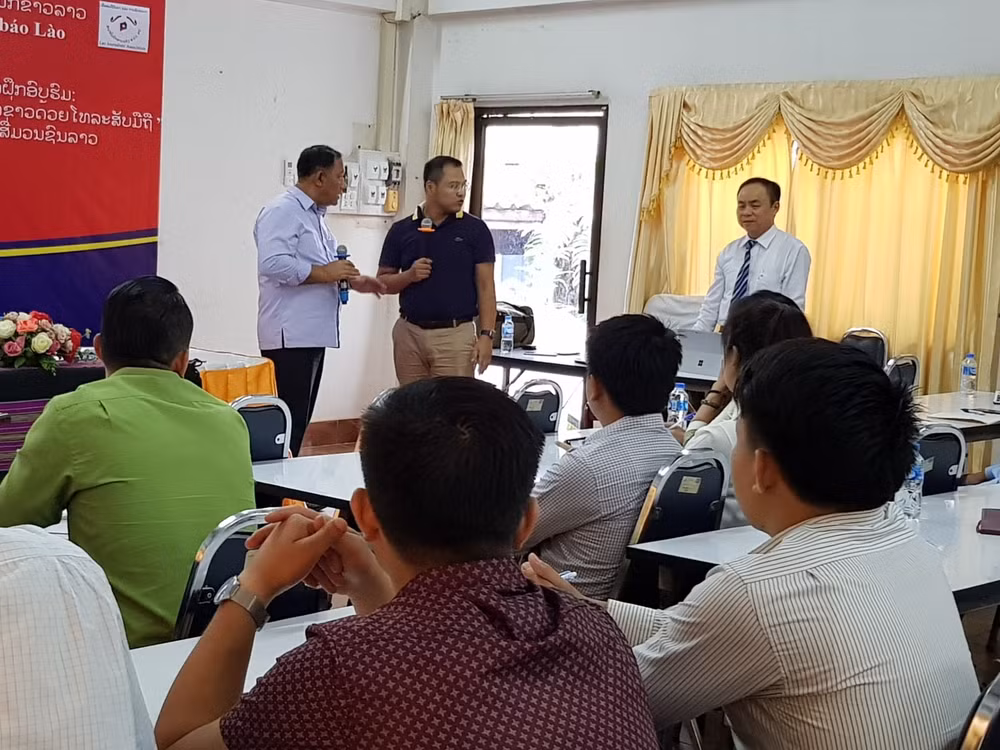 Tiến sĩ Trần Bá Dung, Ủy viên Thường vụ, Trưởng Ban Nghiệp vụ Hội Nhà báo Việt Nam chia sẻ một số lưu ý khi tác nghiệp. Ảnh: Hòa Mi
