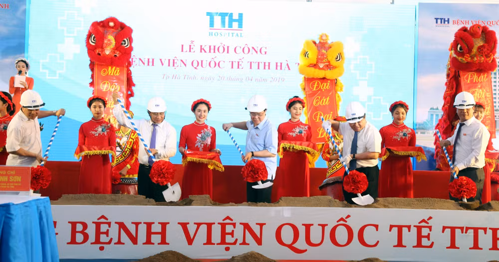 PTTCP Vương Đình Huệ tham gia lễ khởi công dự án Bệnh viện Quốc tế TTH Hà Tĩnh