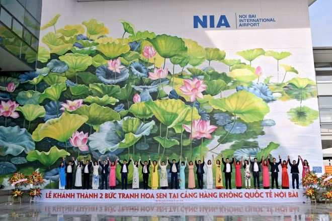 Lễ khánh thành hai bức tranh Hoa sen&nbsp;tại Sân bay quốc tế Nội Bài
