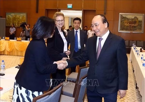 Thủ tướng Nguyễn Xuân Phúc và các đại biểu. Ảnh: TTXVN