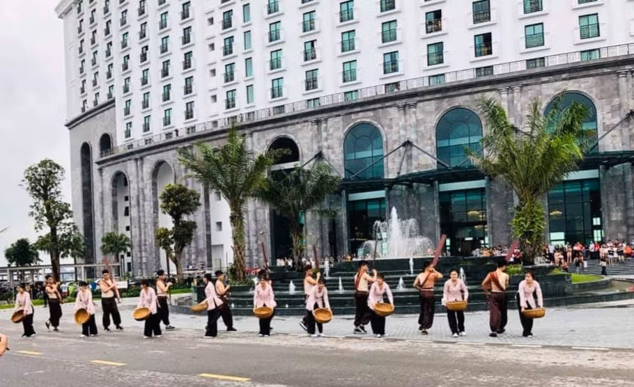 Diễn diễu đường phố Carnaval Hạ Long 2019 tại Quần thể FLC