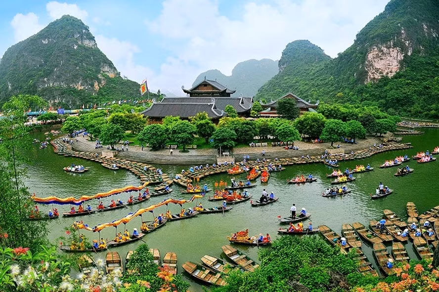 Lễ hội Tràng An, Ninh Bình 2019 - Tinh hoa hội tụ trên Kinh đô đá. Ảnh: Báo Laodong