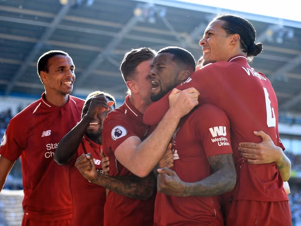 Wijnaldum và các đồng đội ăn mừng bàn thắng mở tỉ số. Ảnh: Getty