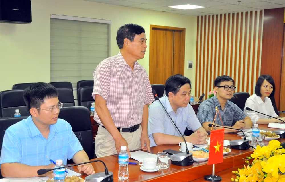 Chủ tịch Hội Nhà báo tỉnh Quảng Ninh Nguyễn Tiến Mạnh phát biểu tại buổi làm việc (Ảnh: báo QN)